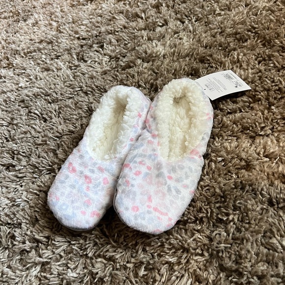 NWT Stay Cozy women’s slipper socks - Picture 2 of 5